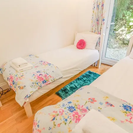 2 Riverside * Penzance